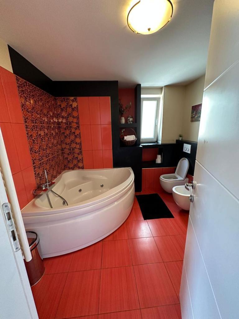 Jacuzzi Apartment - Center Загреб Екстер'єр фото